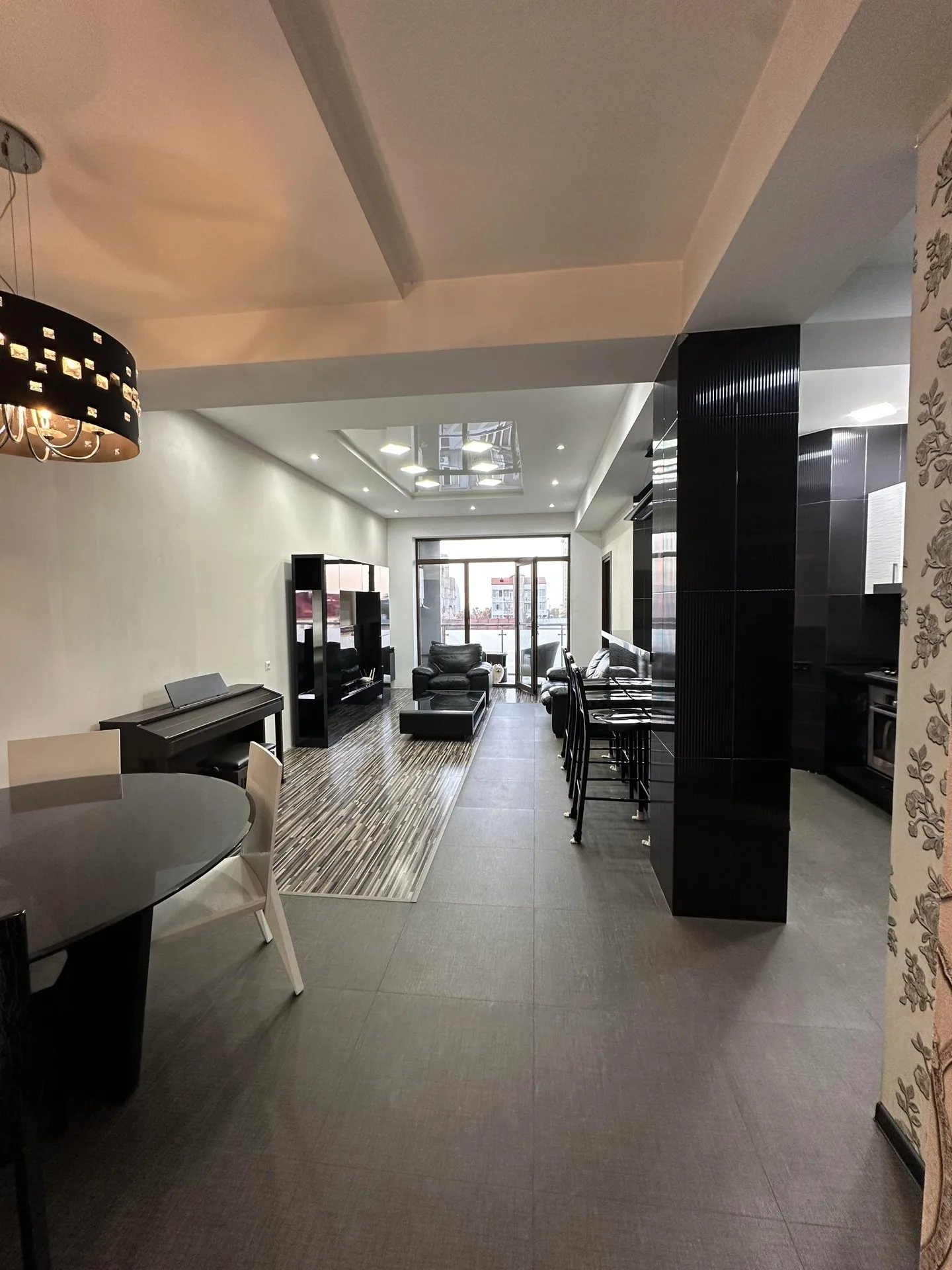 Parnavaz Mepe St, 140 · 98.8 m² · 2/12