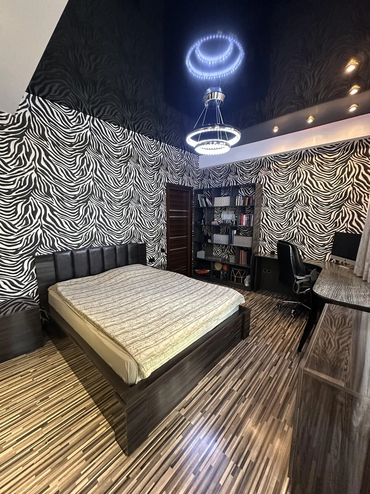 Parnavaz Mepe St, 140 · 98.8 m² · 9