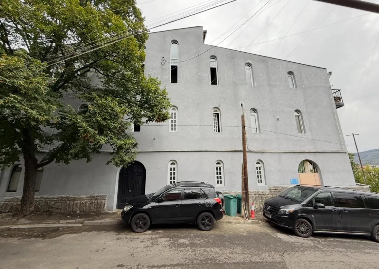 Irakli Gamrekeli St, 8 · 182 m² · 4
