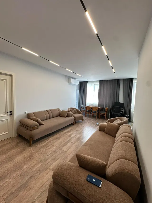 Airport Highway, 80a-80e · 73.3 m²