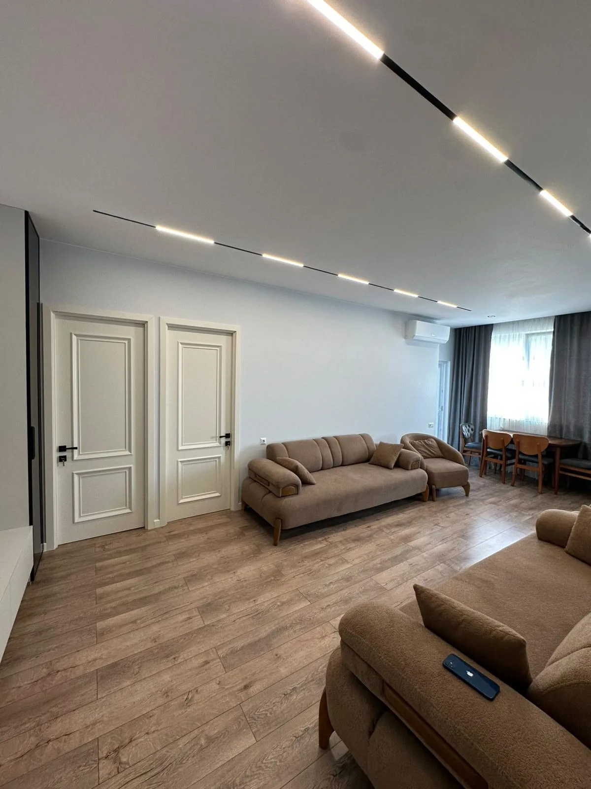 Airport Highway, 80a-80e · 73.3 m² · 2/12