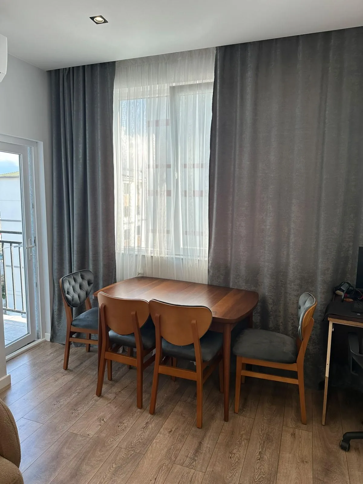 Airport Highway, 80a-80e · 73.3 m² · 3/12