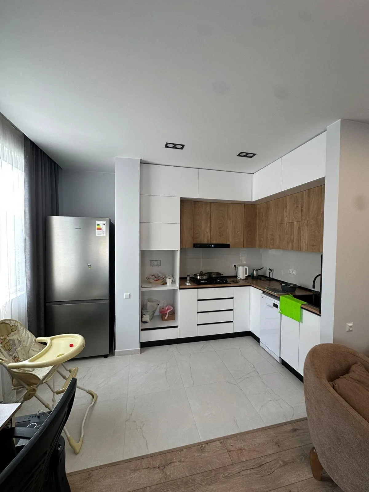 Airport Highway, 80a-80e · 73.3 m² · 5/12