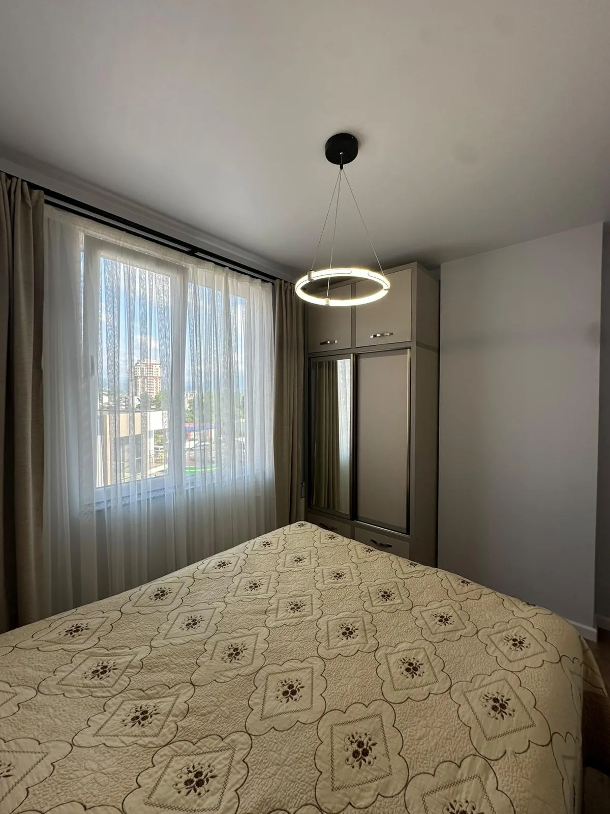 Airport Highway, 80a-80e · 73.3 m² · 9