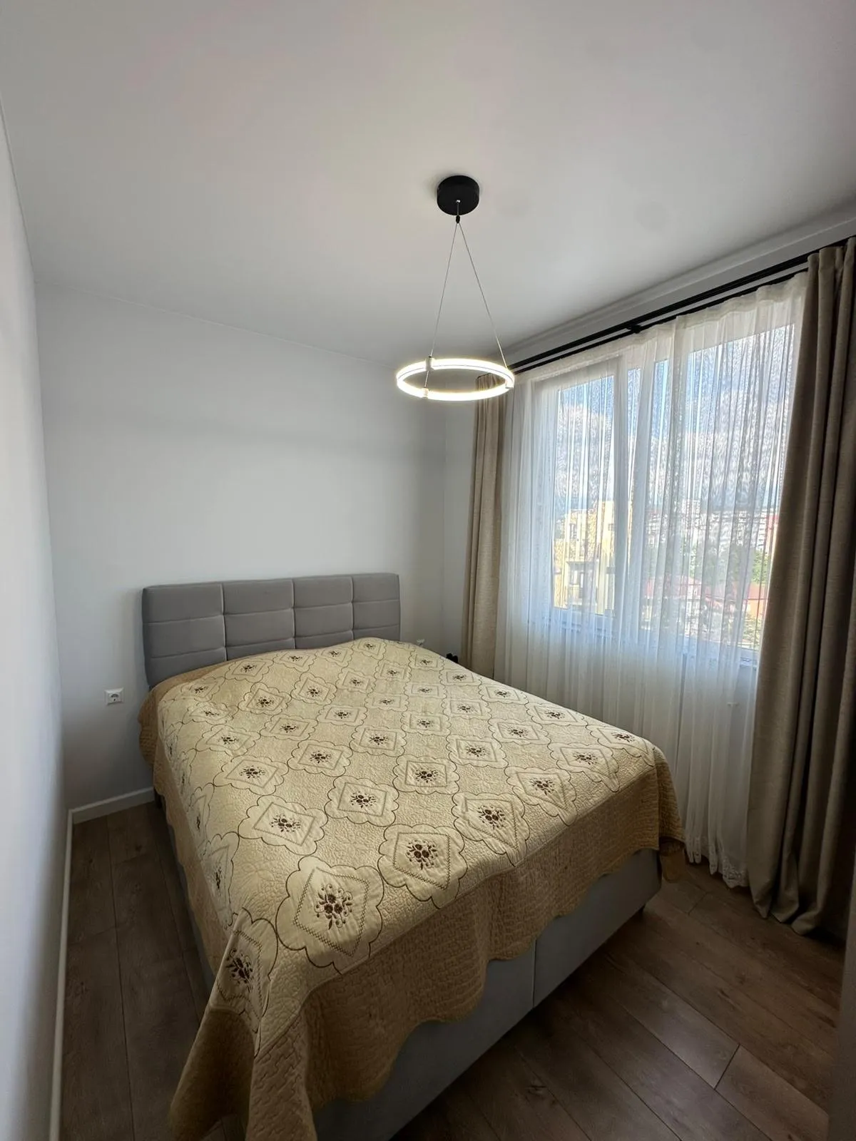 Airport Highway, 80a-80e · 73.3 m² · 10