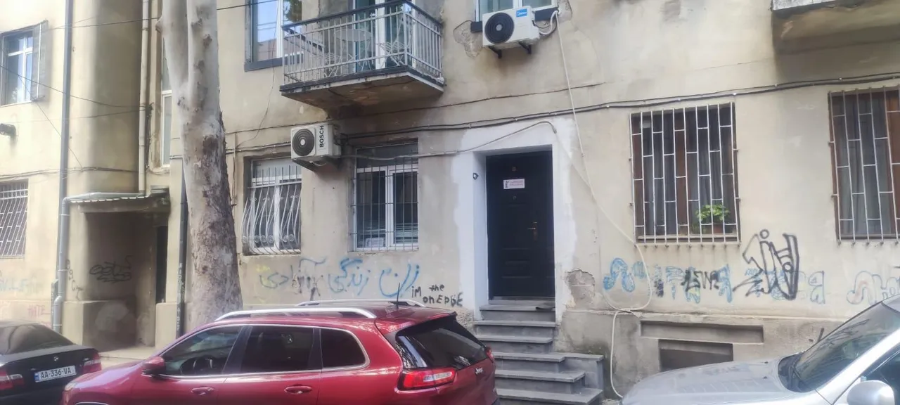 დოდო აბაშიძის ჩუღურეთის რაიონი , 9 · 131 m² · 3