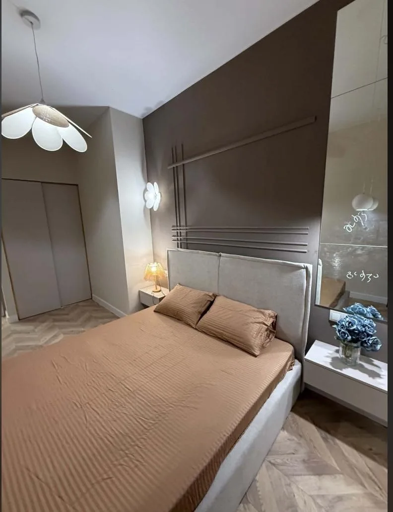 Zhiuli Shartava St, 43 · 67 m² · 8/12
