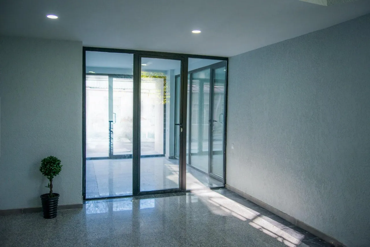 Nino Ramishvili St, 5g · 345 m² · 12