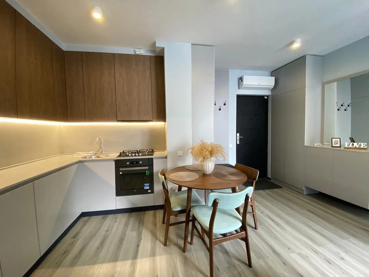 Zhiuli Shartava Ave, 10 · 42 m² · 8/12