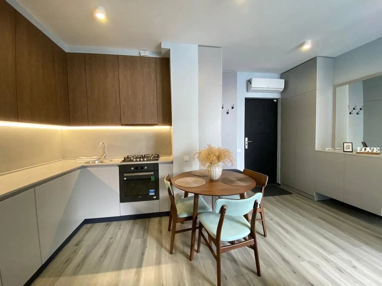 Zhiuli Shartava Ave, 10 · 42 m² · 8