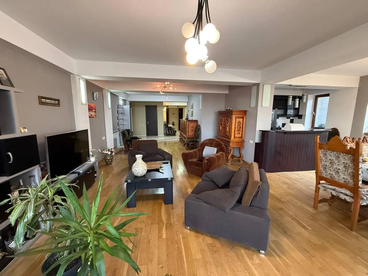 Mtskheta Exit, 13 · 240 m²
