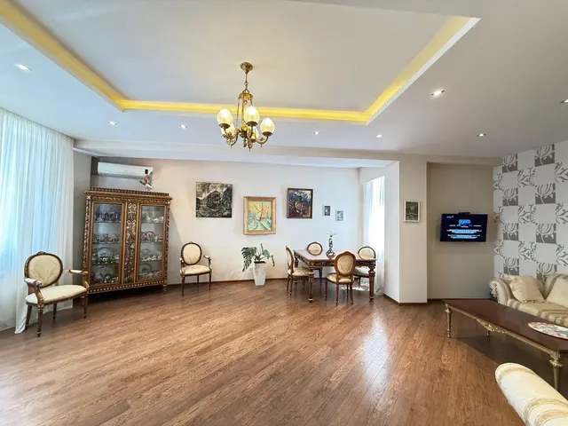 Levan Mikeladze St, 19 · 150 m²
