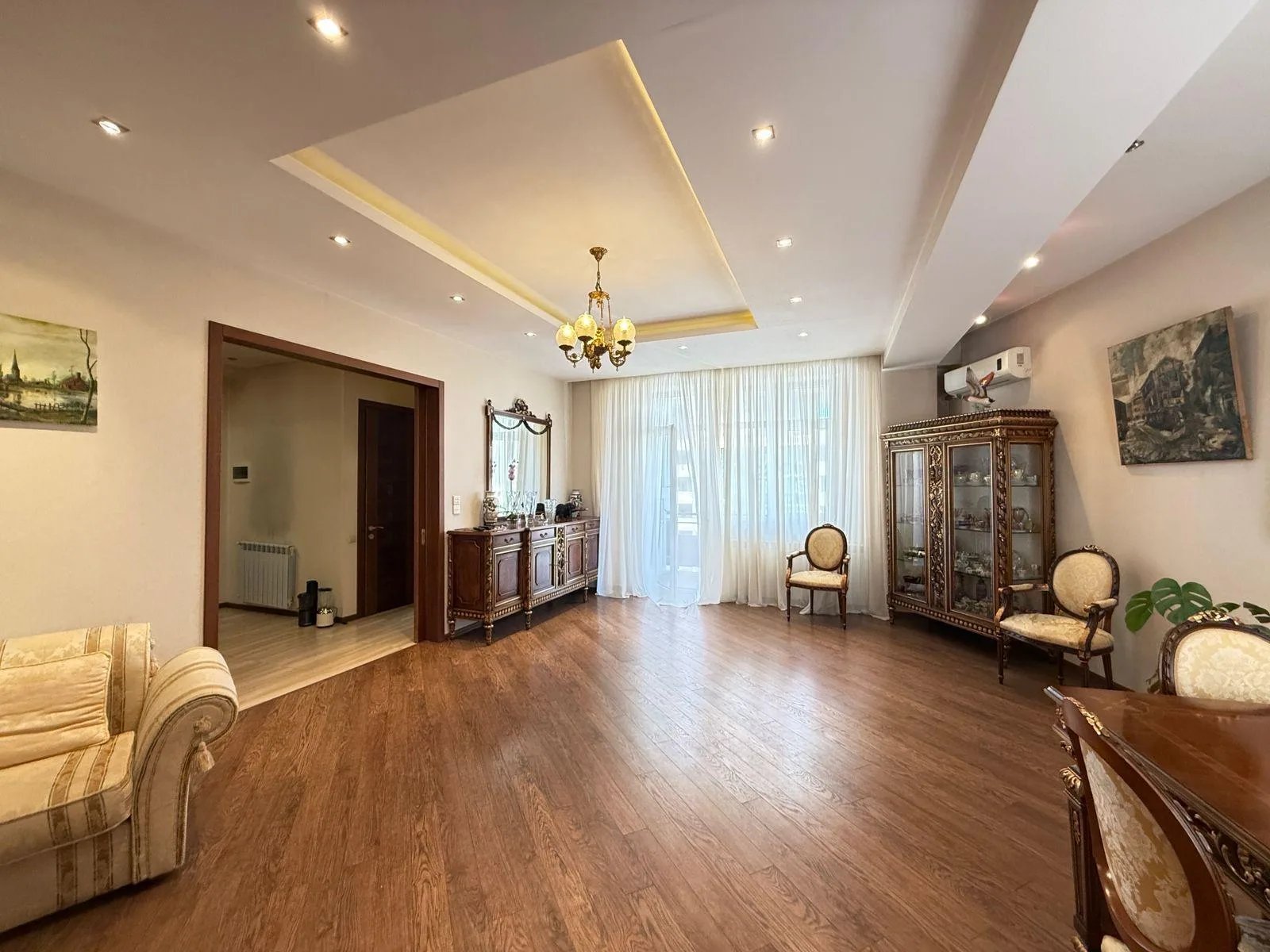 Levan Mikeladze St, 19 · 150 m² · 2/12