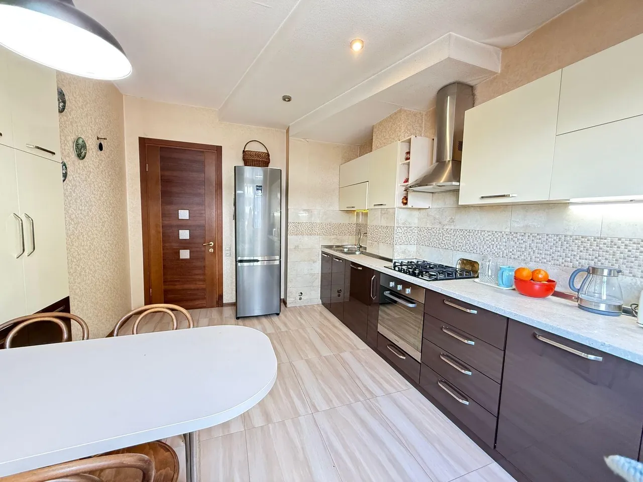 Levan Mikeladze St, 19 · 150 m² · 7