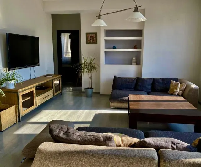 Beri Gabriel Salosi Ave, 48e · 207.9 m²