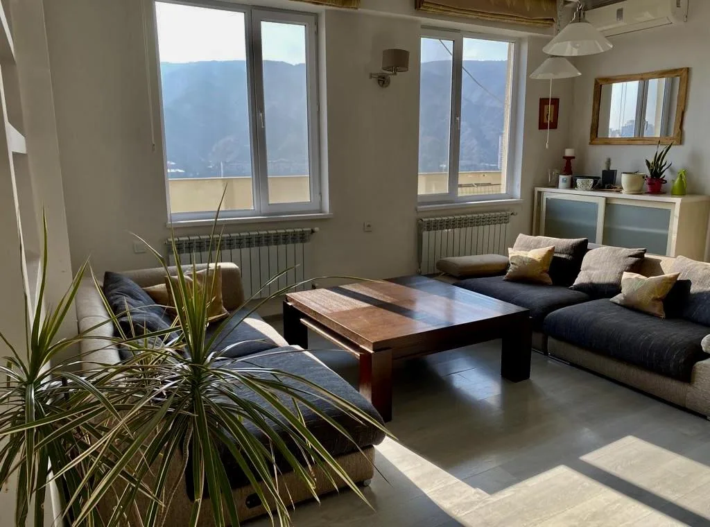 Beri Gabriel Salosi Ave, 48e · 207.9 m² · 2/12