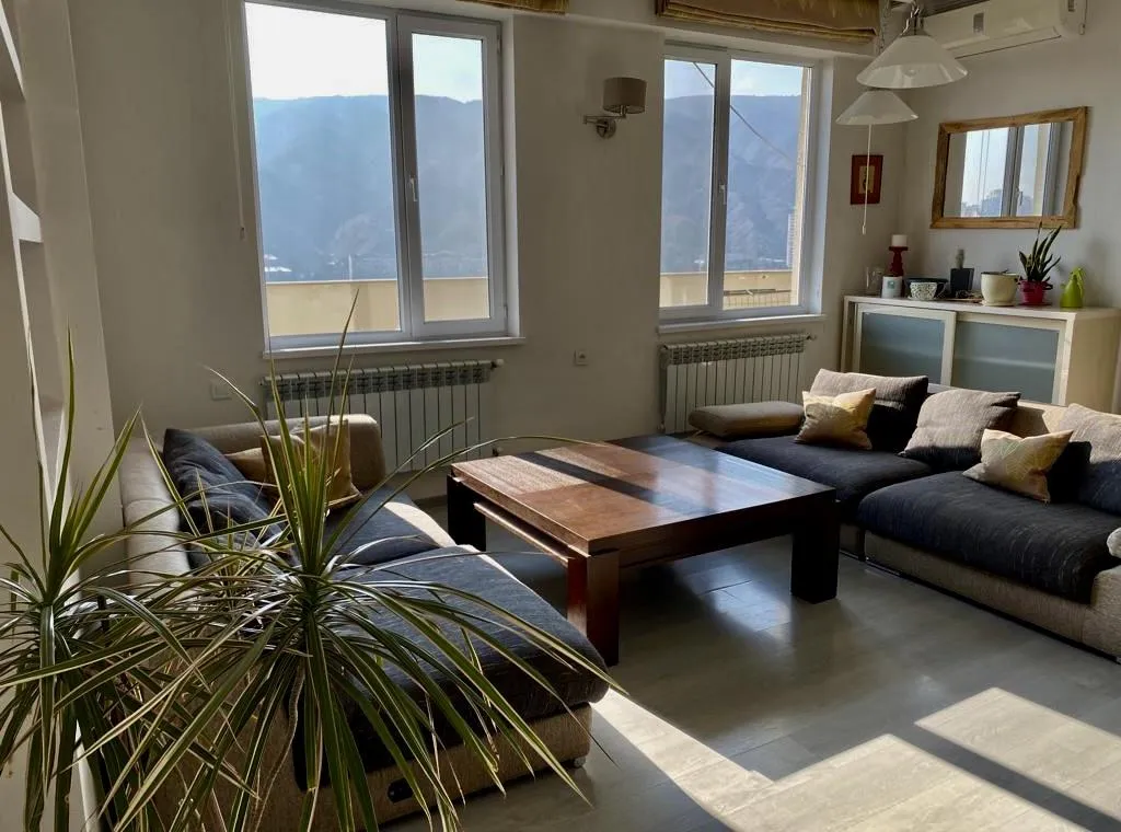 Beri Gabriel Salosi Ave, 48e · 207.9 m² · 2