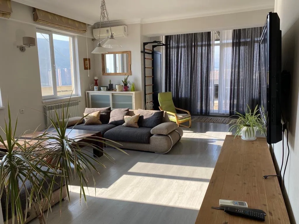 Beri Gabriel Salosi Ave, 48e · 207.9 m² · 3