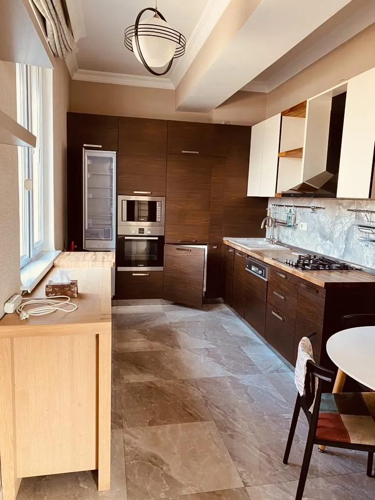 Beri Gabriel Salosi Ave, 48e · 207.9 m² · 4