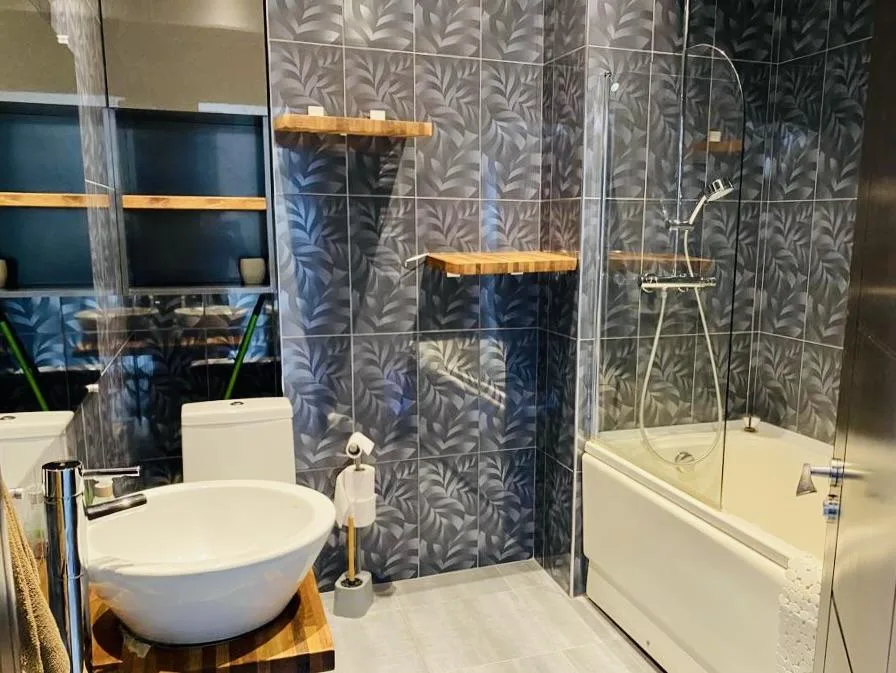 Beri Gabriel Salosi Ave, 48e · 207.9 m² · 7/12