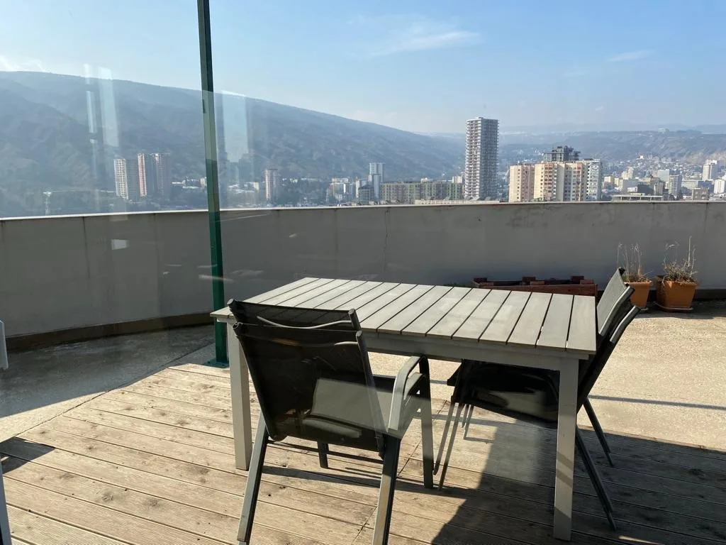 Beri Gabriel Salosi Ave, 48e · 207.9 m² · 11/12