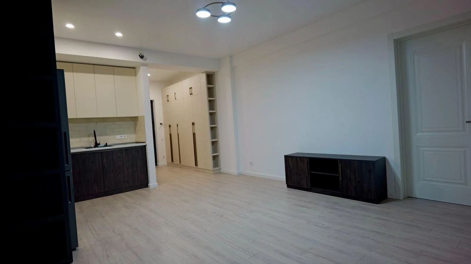 Dzotsi St, 2 · 56 m² · 2/10