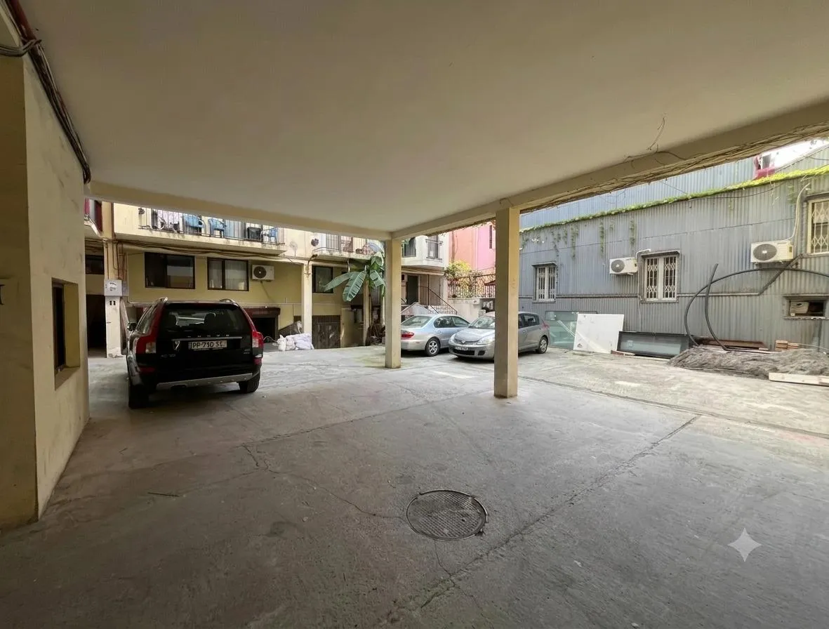 Kote Marjanishvili St, 10 · 130.9 m² · 10