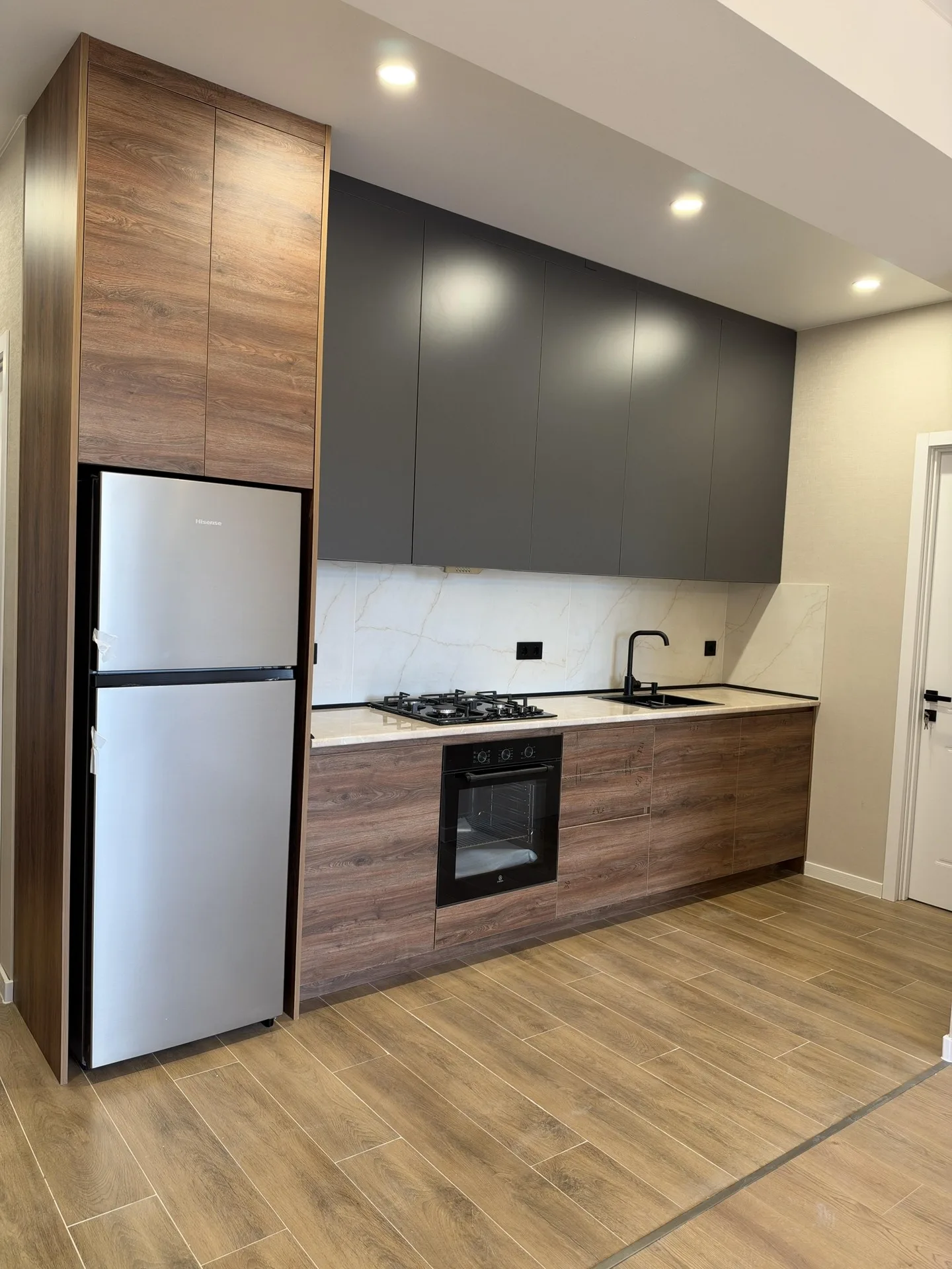 Nino Abashidze-Orbeliani St · 68 m² · 2/10