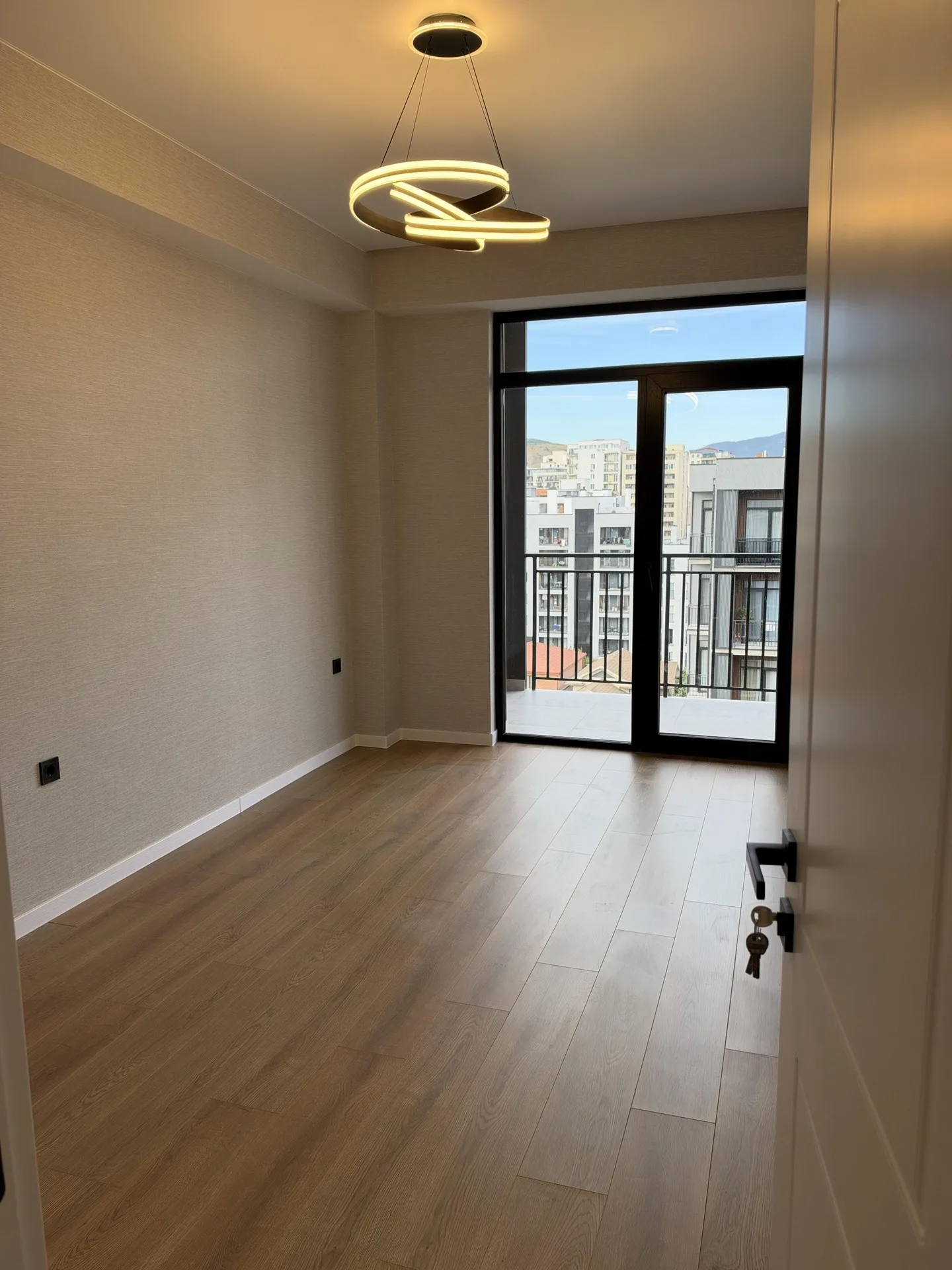 Nino Abashidze-Orbeliani St · 68 m² · 5/10
