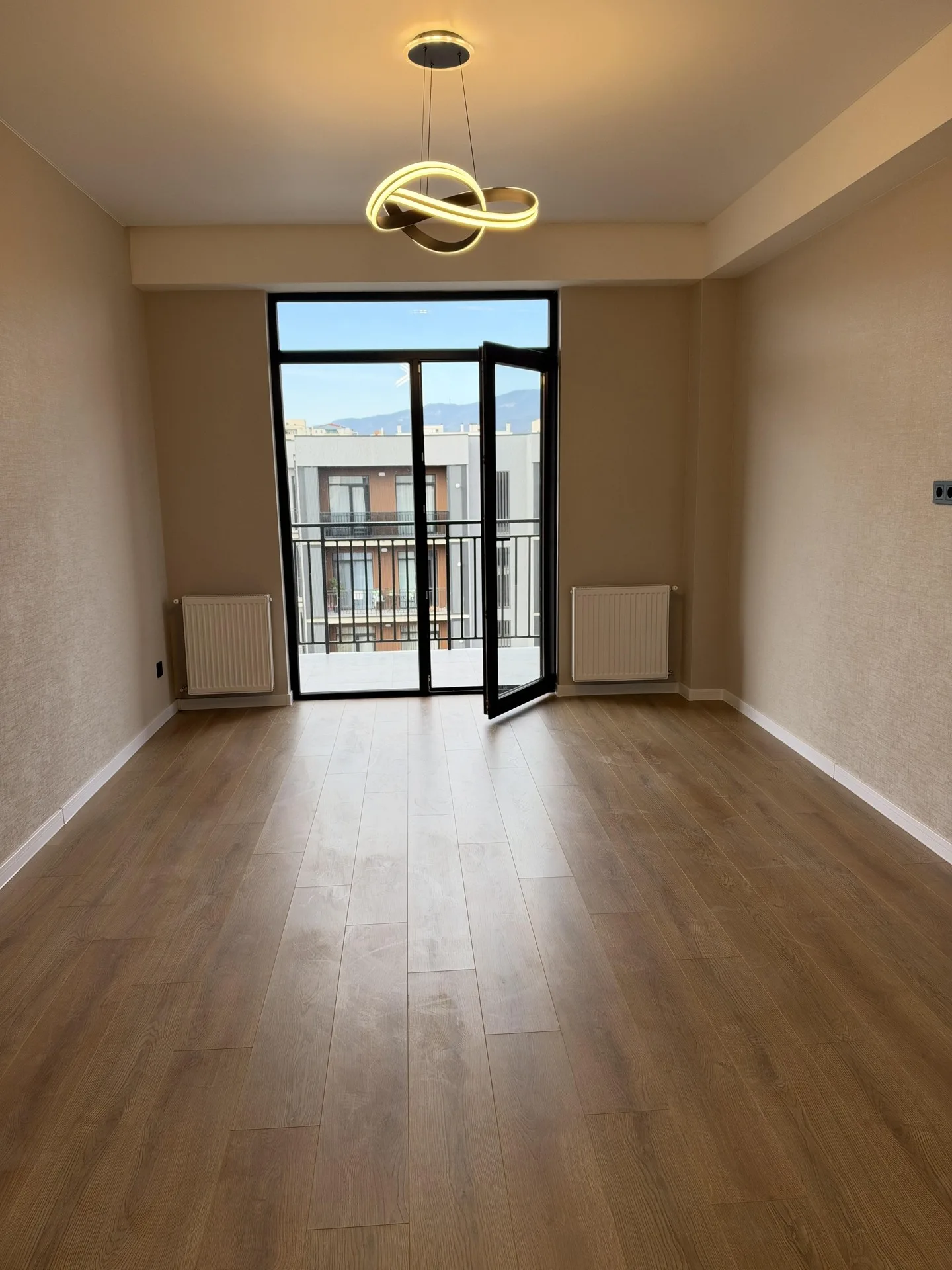 Nino Abashidze-Orbeliani St · 68 m² · 8/10