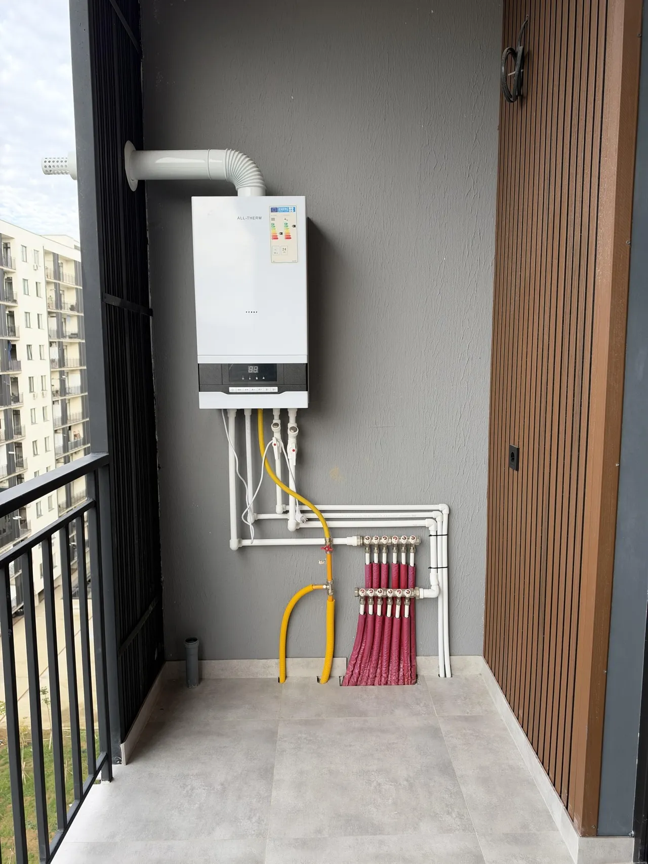 Nino Abashidze-Orbeliani St · 68 m² · 10