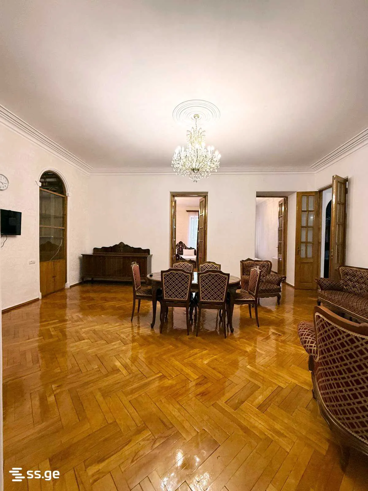 5 room Flat For Rent. Sololaki