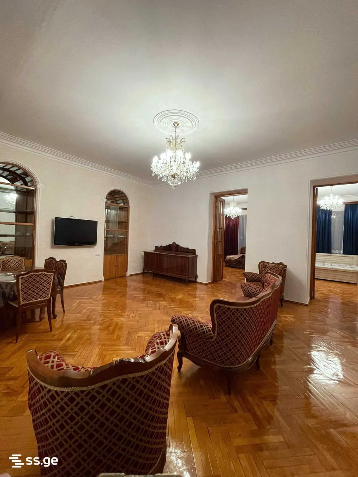 5 room Flat For Rent. Sololaki · 2