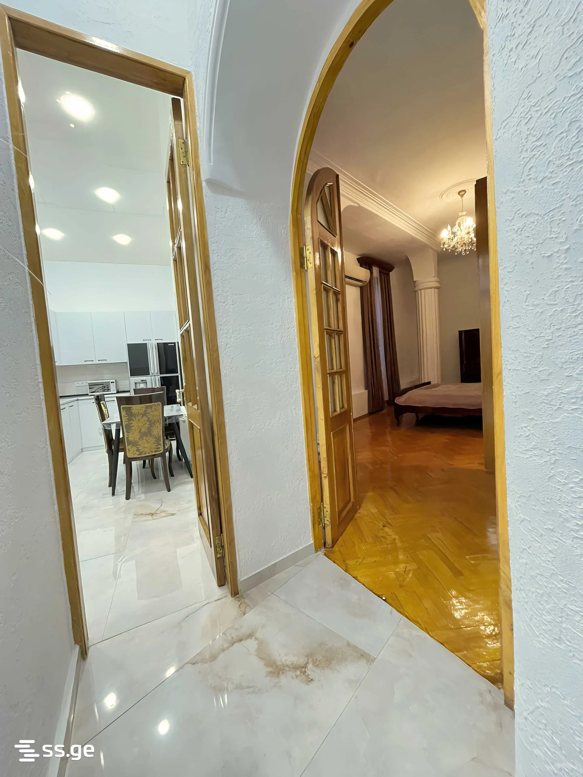 5 room Flat For Rent. Sololaki · 4/12