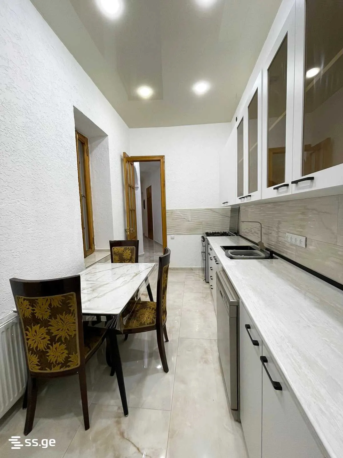 5 room Flat For Rent. Sololaki · 12