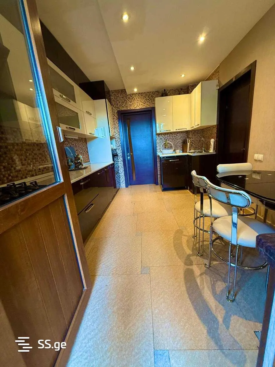 9 room Flat For Sale. Saburtalo · 5