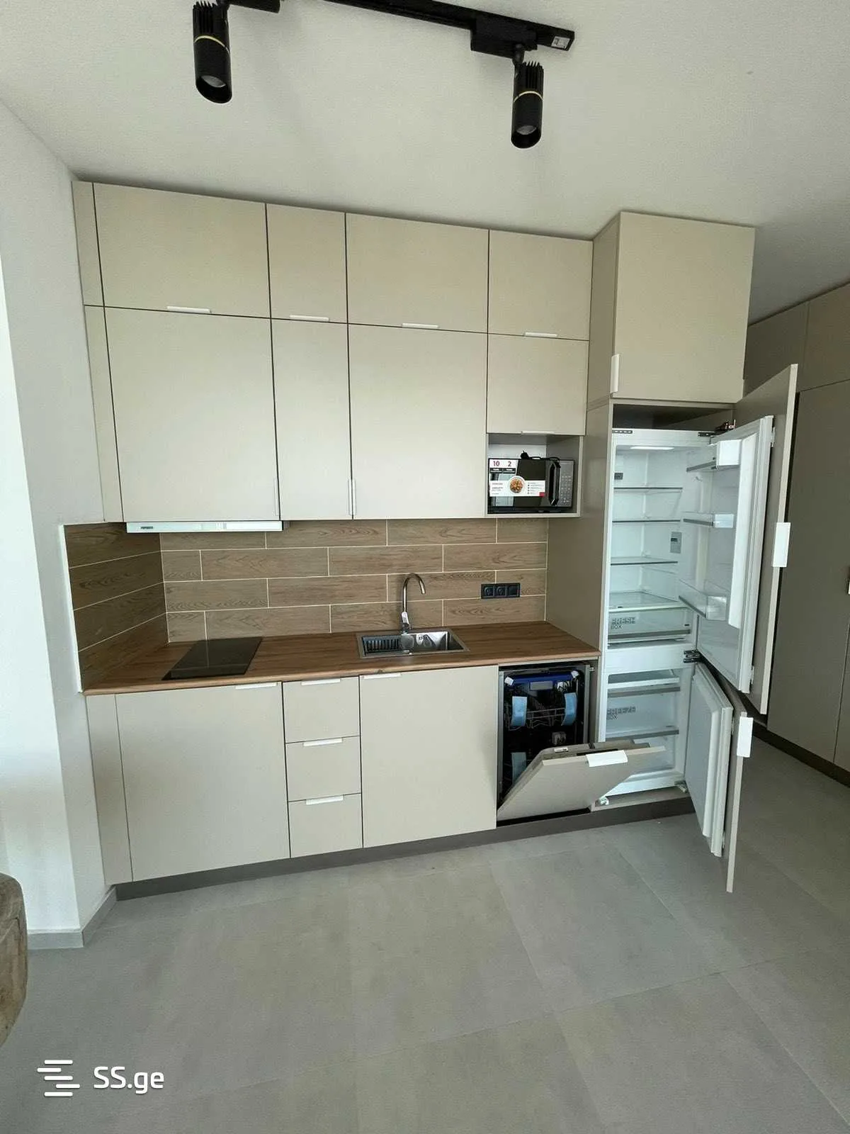 1 room Flat For Sale. Batumi · 10/11