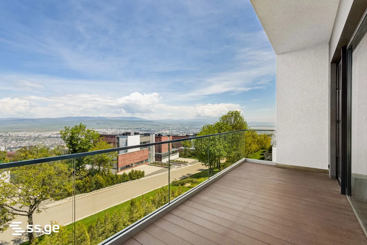 3 room Flat For Sale. Ortachala · 3