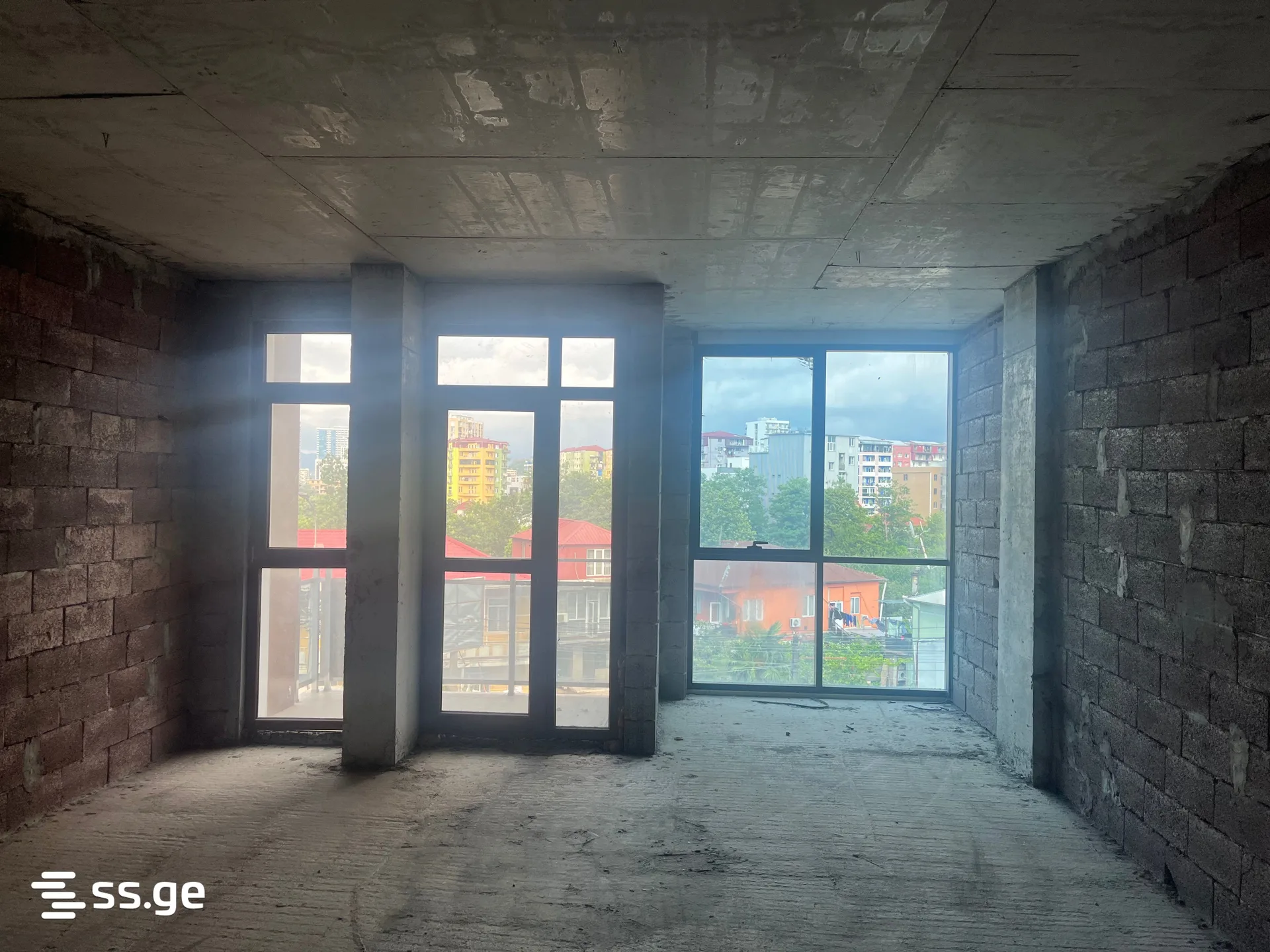 2 room Flat For Sale. Batumi · 5/12