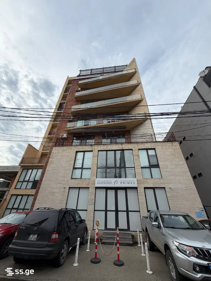 3 room Flat For Sale. Digomi · 2/8
