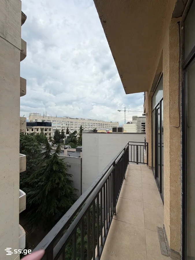 3 room Flat For Sale. Digomi · 3/8
