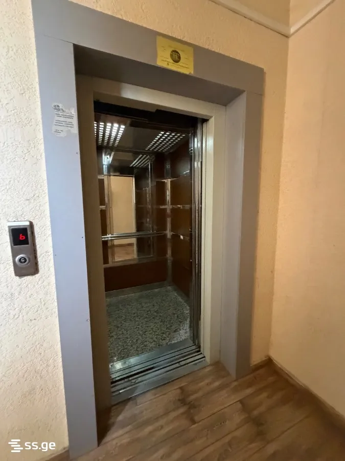 3 room Flat For Sale. Digomi · 6