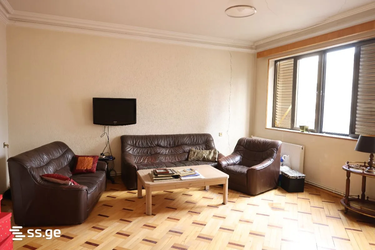 5 room Flat For Sale. Saburtalo · 1/12