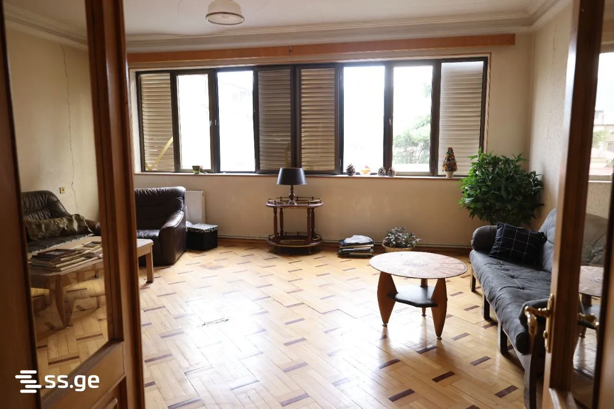 5 room Flat For Sale. Saburtalo · 2