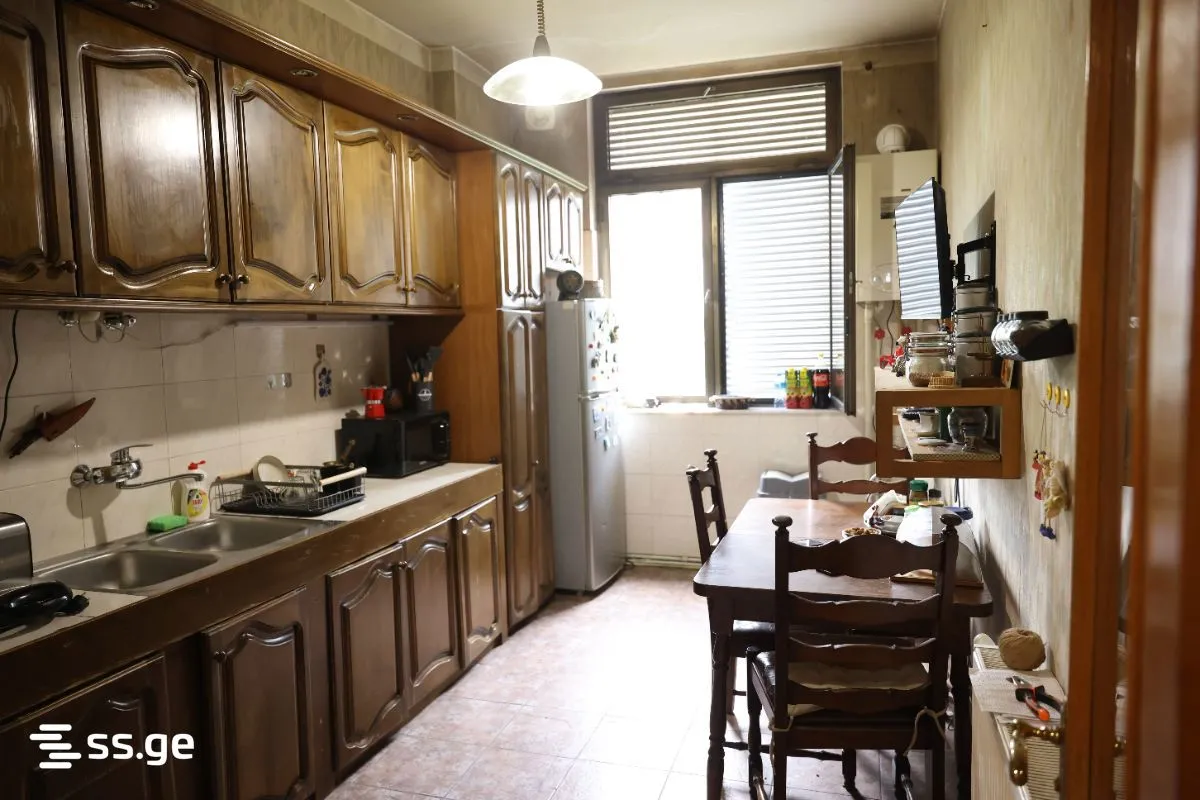 5 room Flat For Sale. Saburtalo · 3