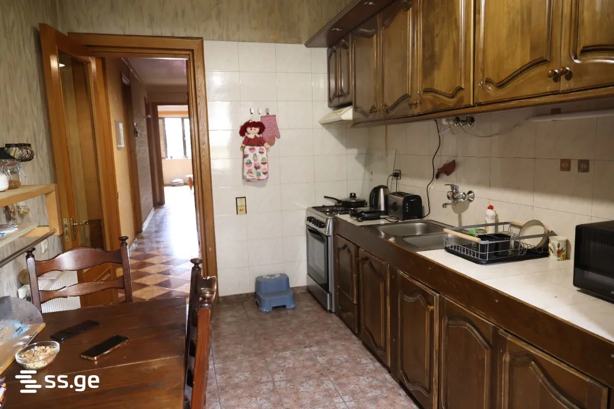 5 room Flat For Sale. Saburtalo · 4