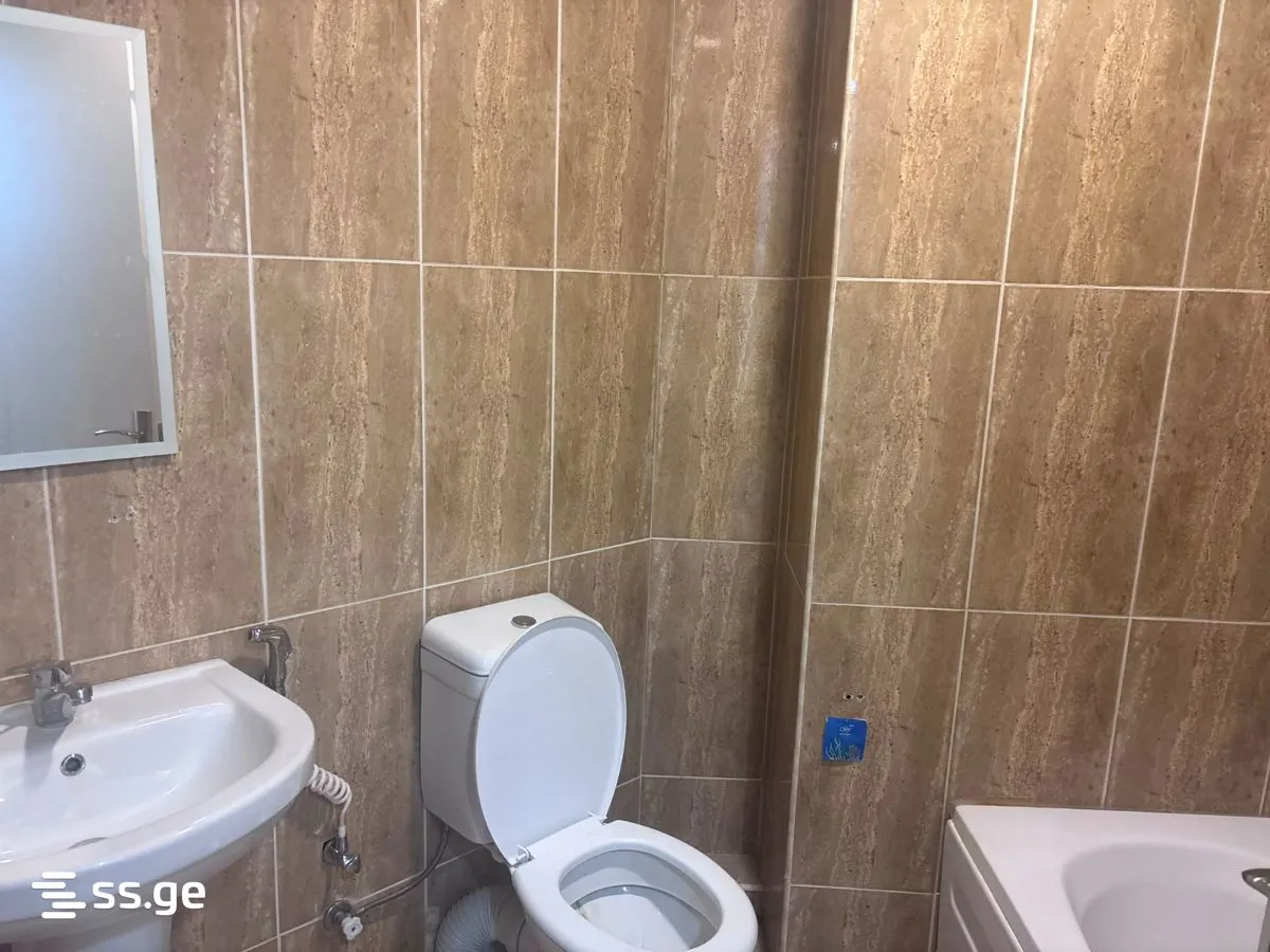 3 room Flat For Sale. Isani · 6