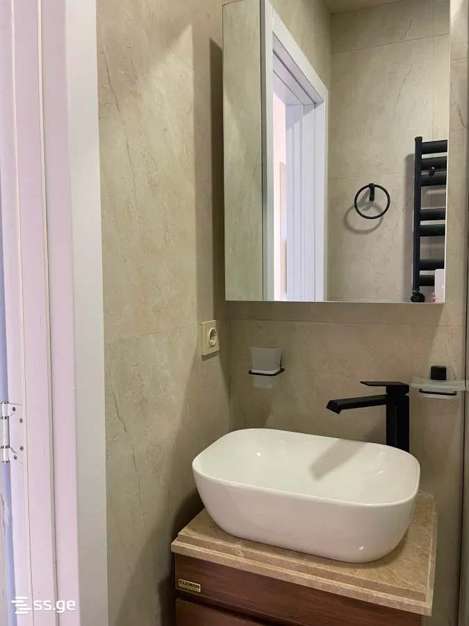 3 room Flat For Sale. Isani · 6/12