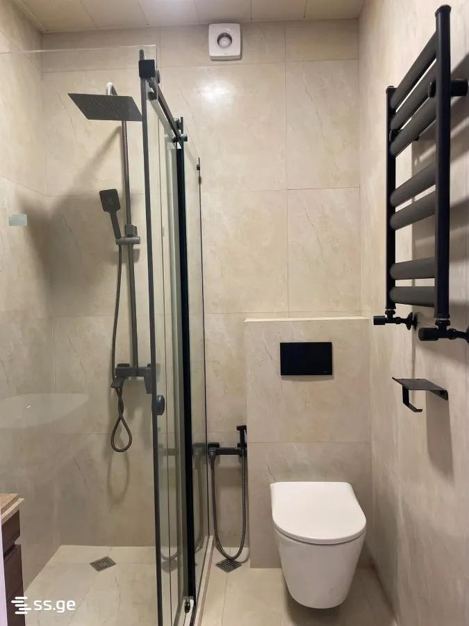 3 room Flat For Sale. Isani · 7
