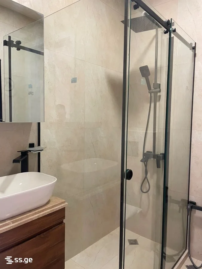 3 room Flat For Sale. Isani · 8/12